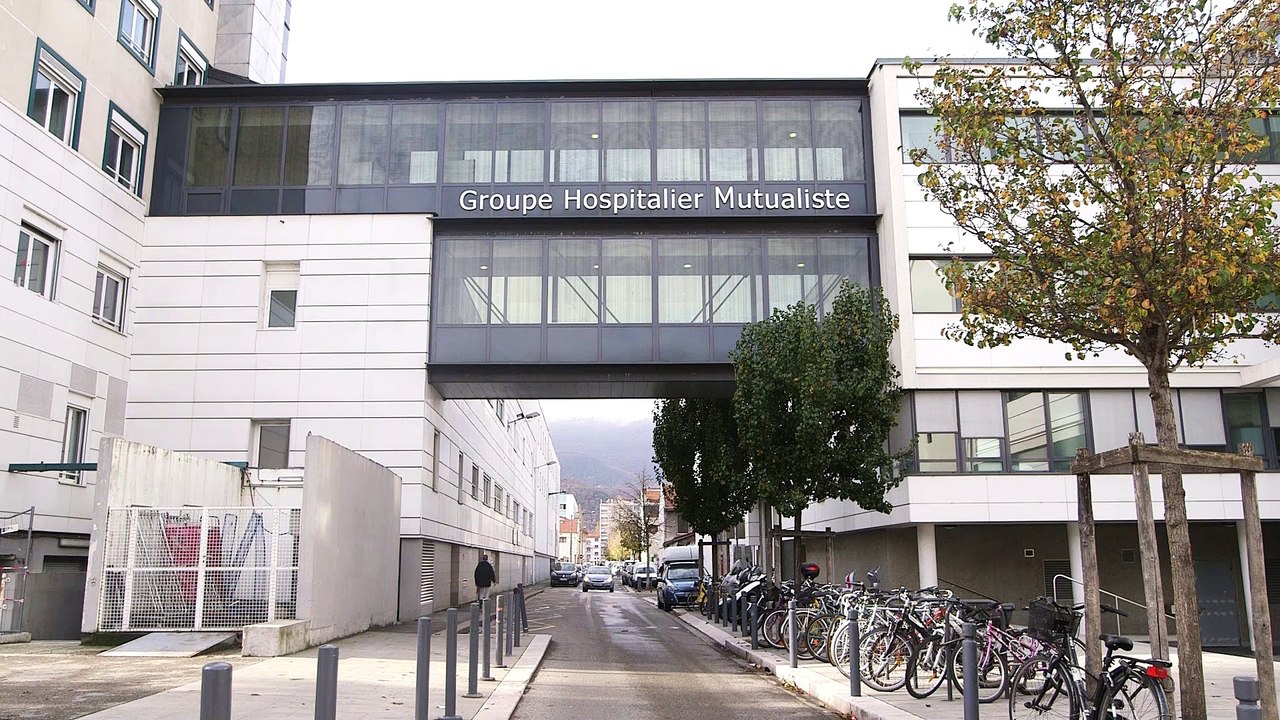 Trophée des Droits des usagers de santé -  le 3ème lauréat est est le groupe hospitalier de Grenoble qui a conçu un « rallye » pour favoriser les connaissances des professionnels de santé sur les droits des usagers.