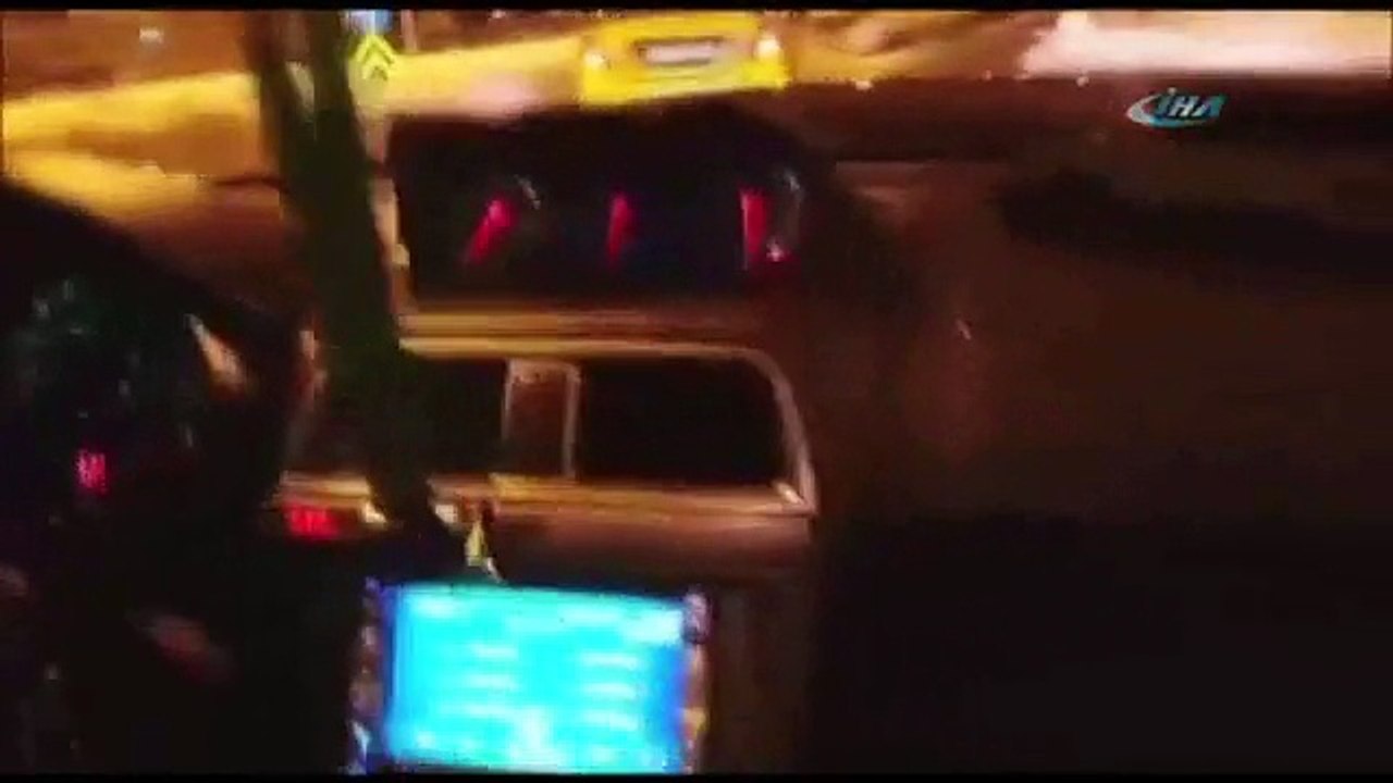 Karlı yolda tehlikeli gösteri