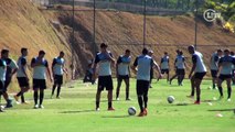 Botafogo treina em Niterói e ganha elogios de preparador