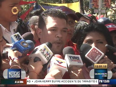 Oficialistas marchan en apoyo a Maduro