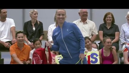 Des chiens ramasseurs de balles pendant un match de tennis entre Venus Williams et Svetlana Kuznetsova