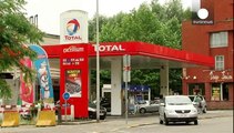 El precio del litro de gasolina baja del euro en algunos países de la eurozona