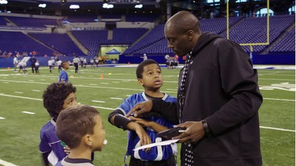 NFL Rush: Colvin teaches fundamentals through youth flag football