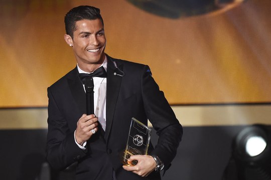 Eleito melhor do mundo, CR7 extravasa e manda recado para Messi
