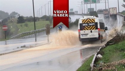 İzmir sağanak yağışa teslim