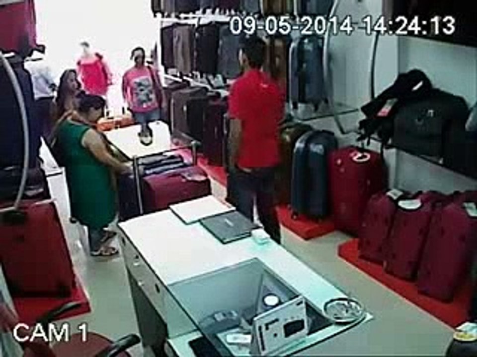 OMG thief Be Carefull A Lady Stolen All Money