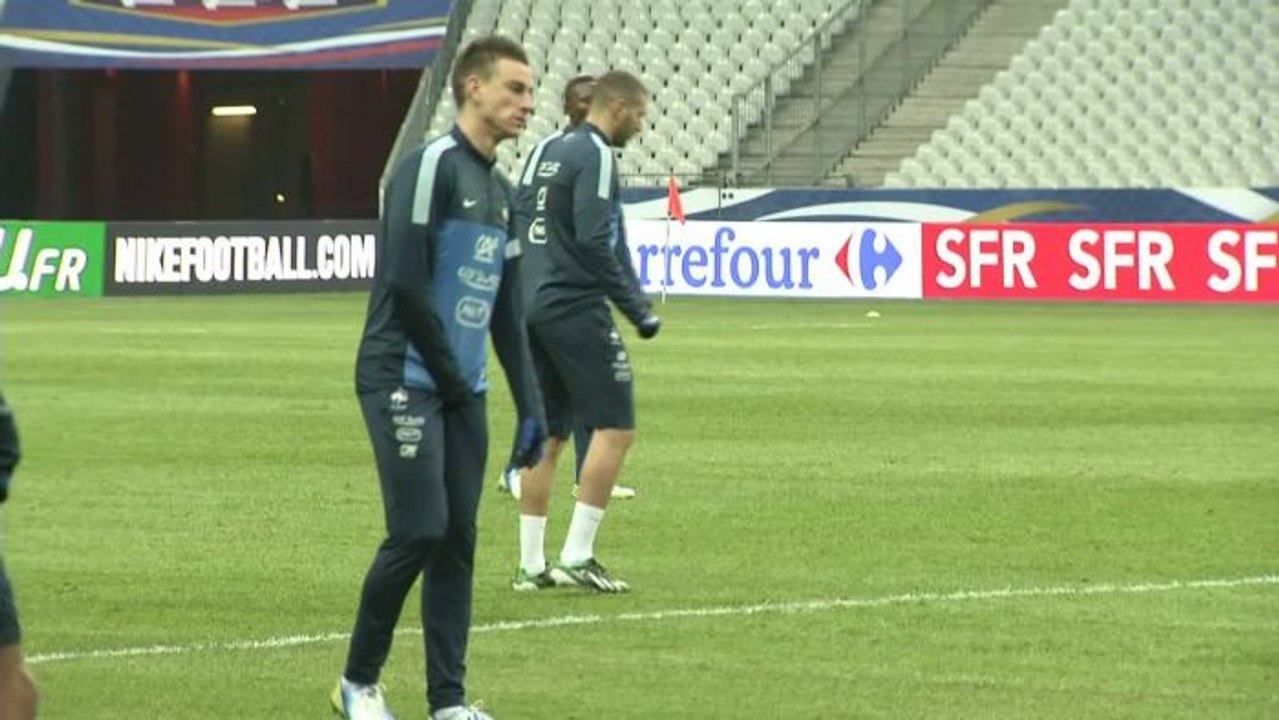 FOOT - DIVERS : Koscielny au chevet d'une fabrique d'accordéons