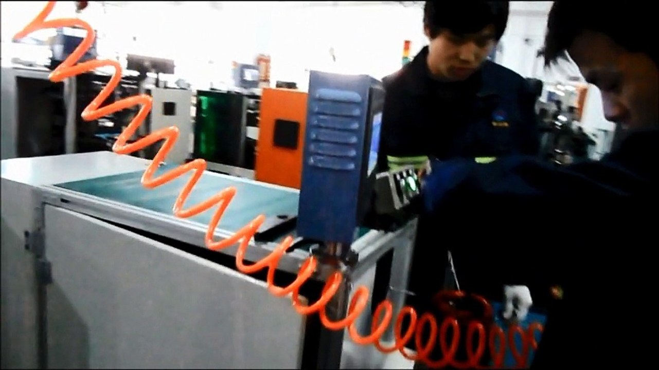 Single side coils lacing machine