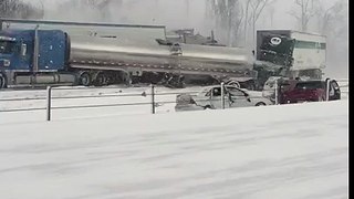 Accident géant avec 150 véhicules dans le Michigan