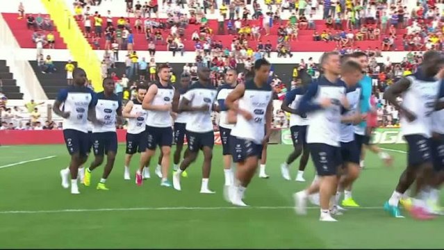 FOOT - CM - BLEUS : Entre Bleu clair et Bleu foncé