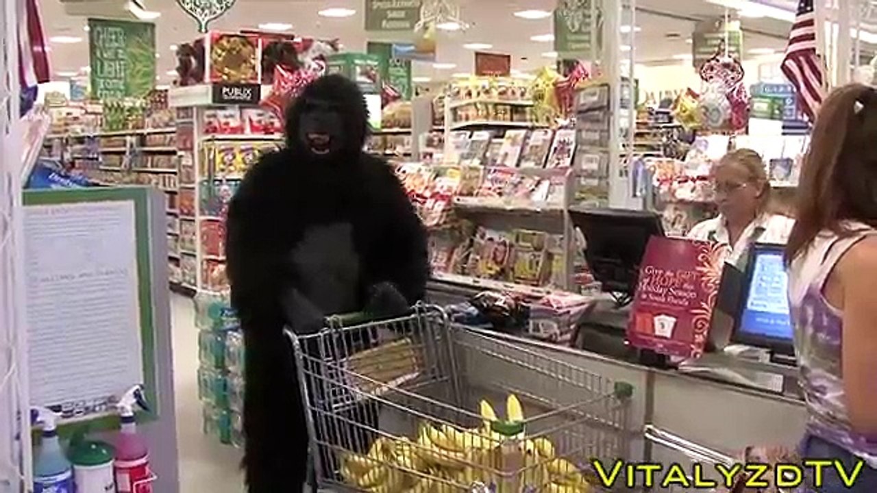Gorilla Scare Prank!