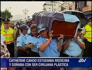 La Reina de Durán, Catherine Cando, descansa junto a Sharon