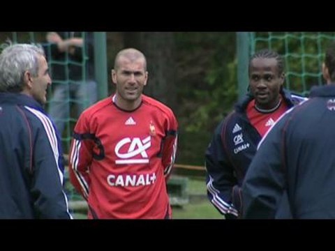 FOOT - CM - Bleus : Sur les traces de Chimbonda