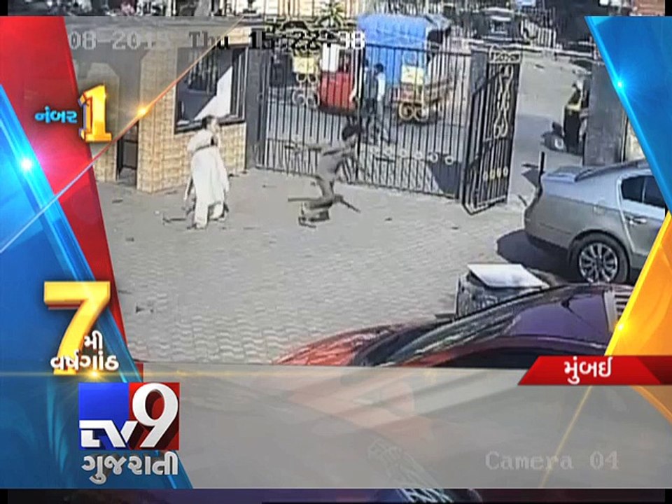 Mumbai: CCTV captures man snatching chain, thrashed when caught - Tv9 Gujarati