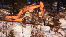 Sakarya Hes Baraj Şantiyesinde Mahsur Kalan İki Bekçi 6 Gün Sonra İş Makinasıyla Kurtarıldı