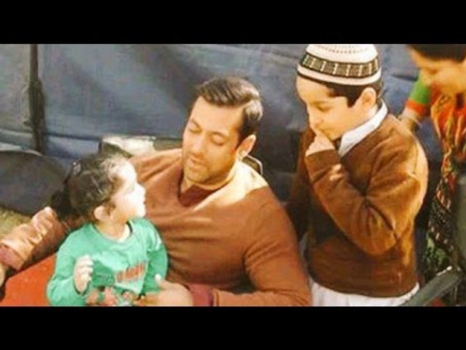 Salman Khan Relaxes With Small Fans On Sets Of Bajrangi Bhaijaan