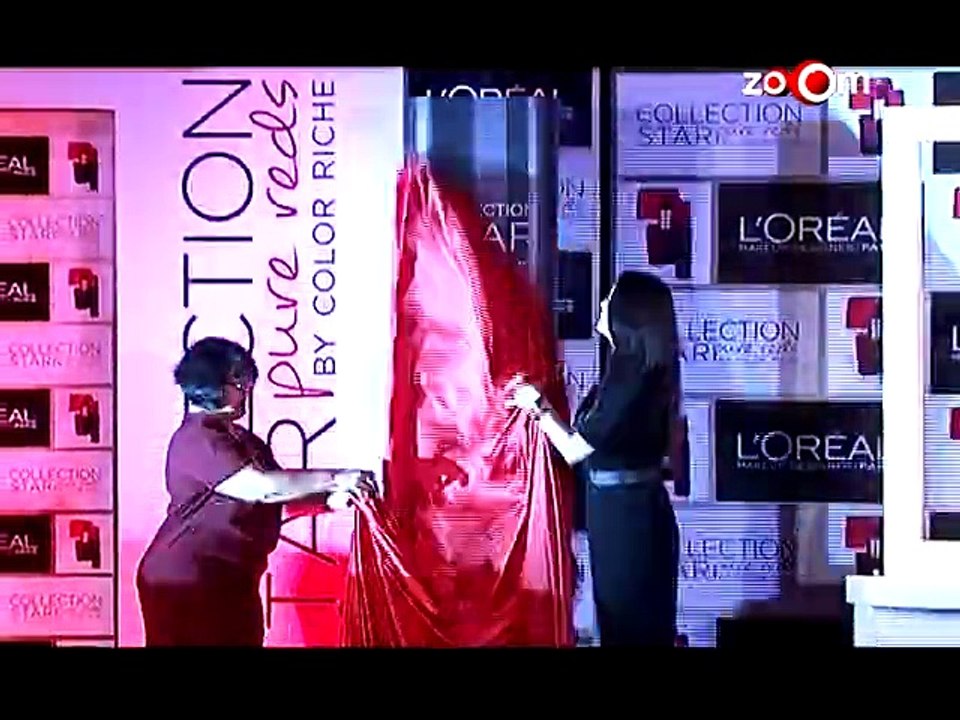 Aishwarya Rai Bachchan SMARTLY avoids wardrobe malfunction