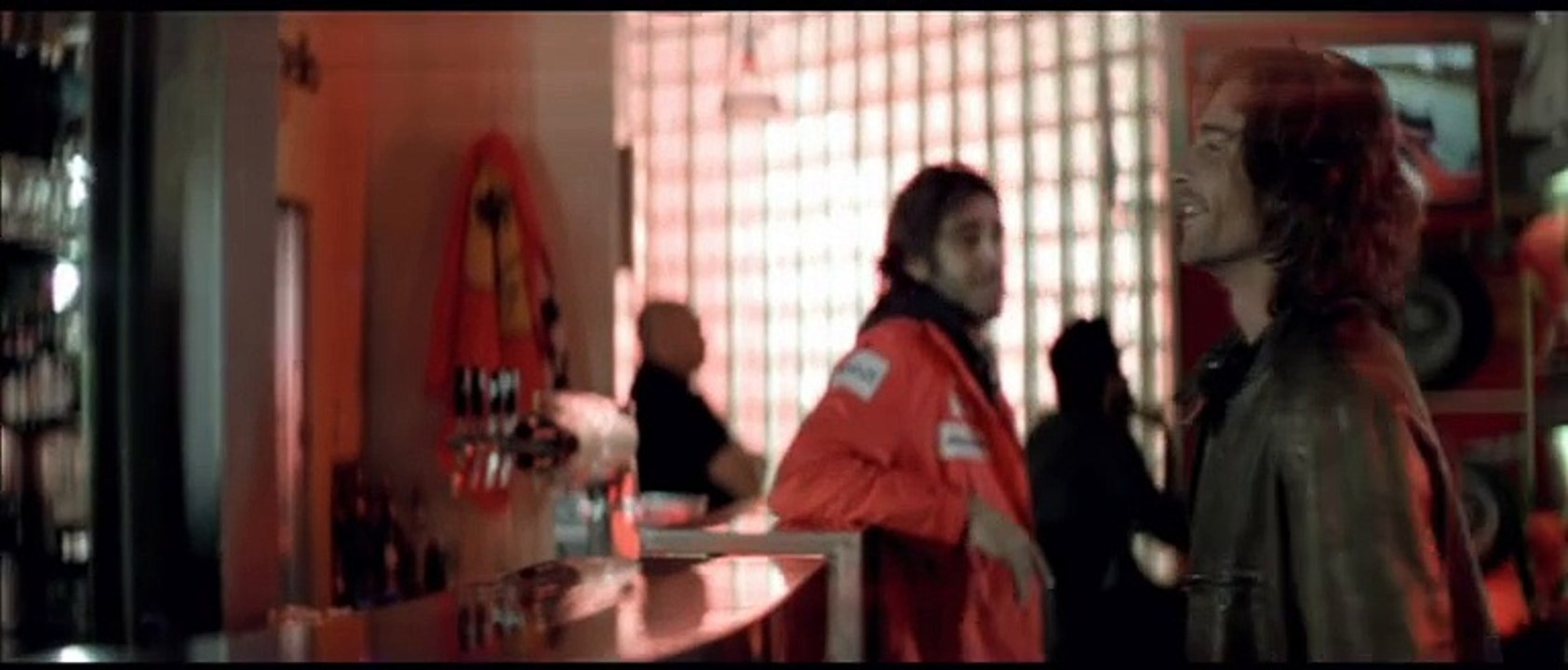 Audi - voiture Audi R8 V10 - juillet 2009 - "Dans les rues de Maranello, siège historique de Ferrari"