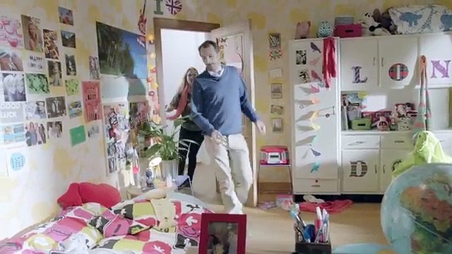 Axa - banque assurance, Protection Familiale Intégrale - avril 2013 - un père découvre sa fille nue sur le web