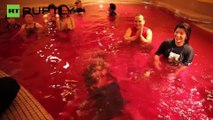 Em SPA no Japão, nade em piscina de vinho!