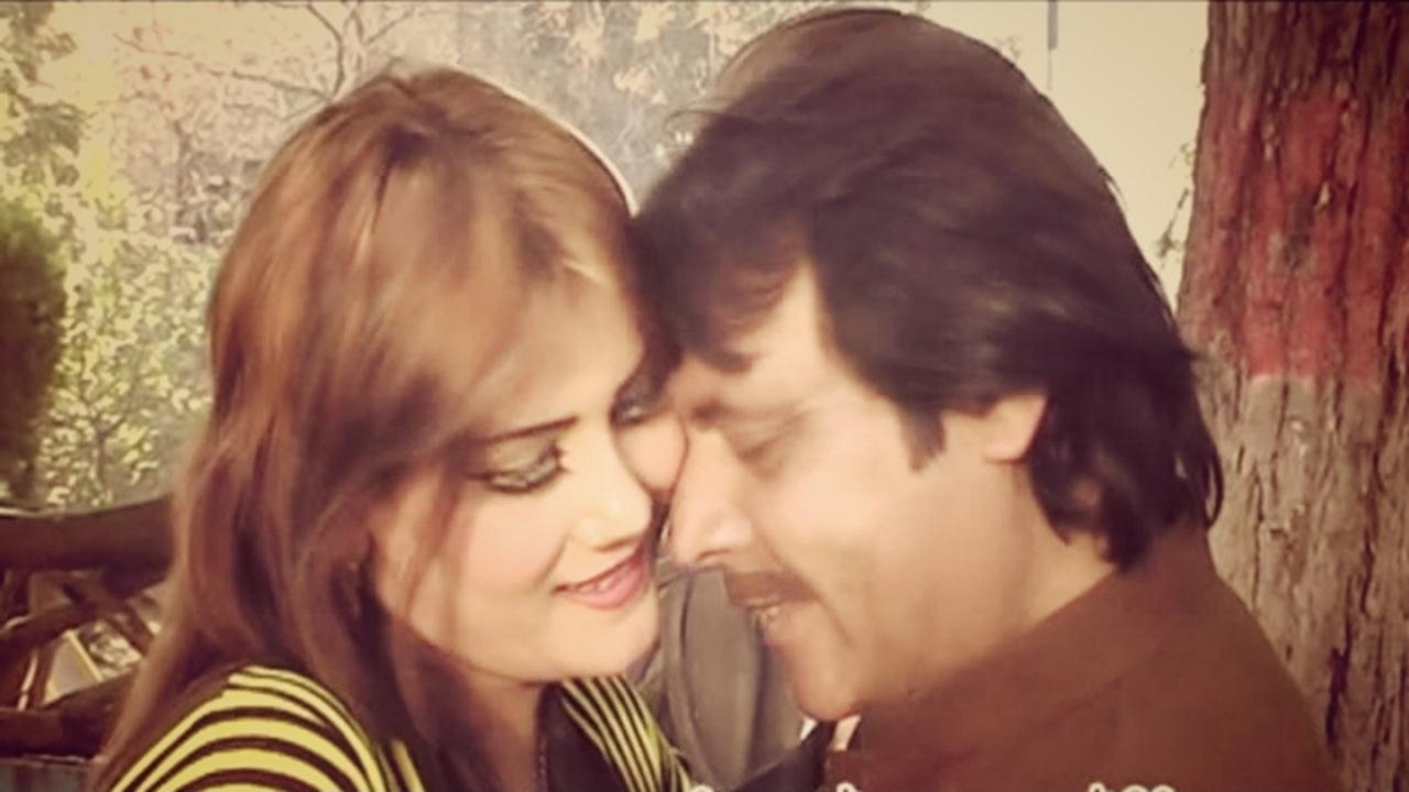 Rahim Shah, Nazia Iqbal - Lewanai Zamonga  Pa Zruno Bande Garze