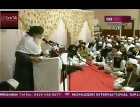 Khana Kaaba Ka Tawaf Karte Huwey Gaalian Dia Karo - Watch What This Maulana Sahib is Saying