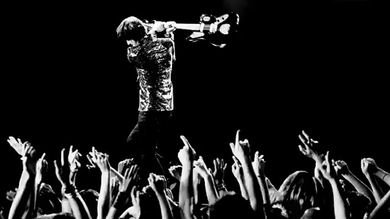 Azzaro - parfum, "Décibel DB, avec Julian Casablancas de The Strokes" - septembre 2011