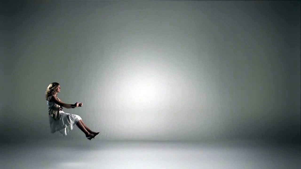 Crédit Agricole - banque et assurance - septembre 2010 - "Assurance auto jeunes conducteurs", "L'art du freinage par Emma, version complète"