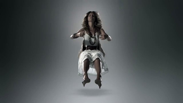 Crédit Agricole - banque et assurance - septembre 2010 - Assurance auto jeunes conducteurs , L'art du freinage par Emma, version face