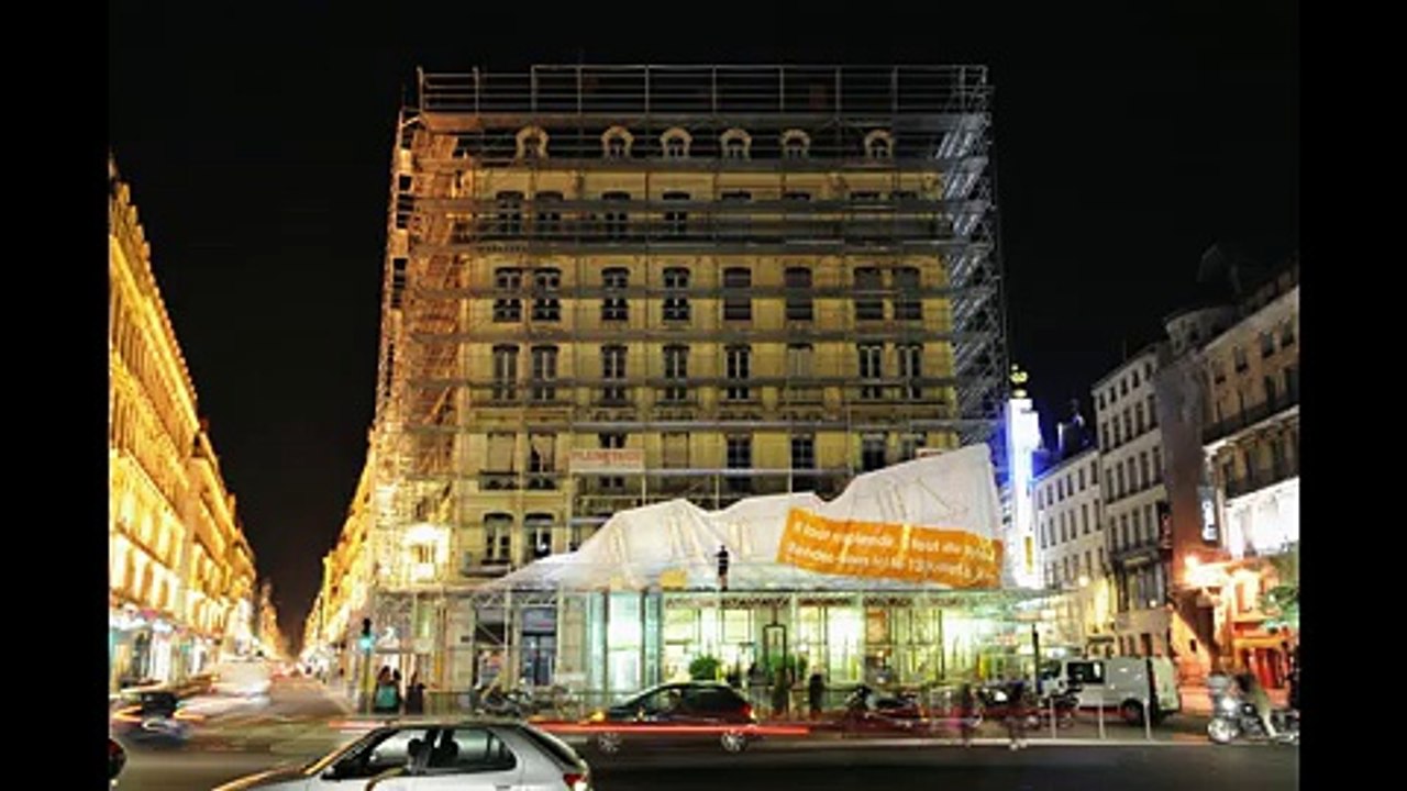 Adidas - équipementier sportif - juillet 2010 - "Bâche événementielle Place Bellecour à Lyon"