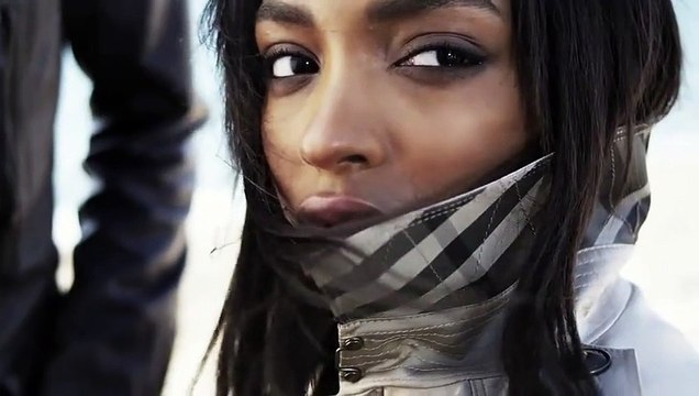 Burberry - vêtements et accessoires - février 2011 - Collection printemps-été 2011 , Jourdan Dunn et Sacha M'Baye