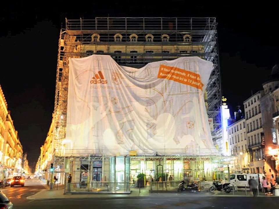 Adidas - équipement sportif - juillet 2010 - "Lancement du partenariat Adidas-Olympique Lyonnais", "Adidas/OL: reveal du maillot away"