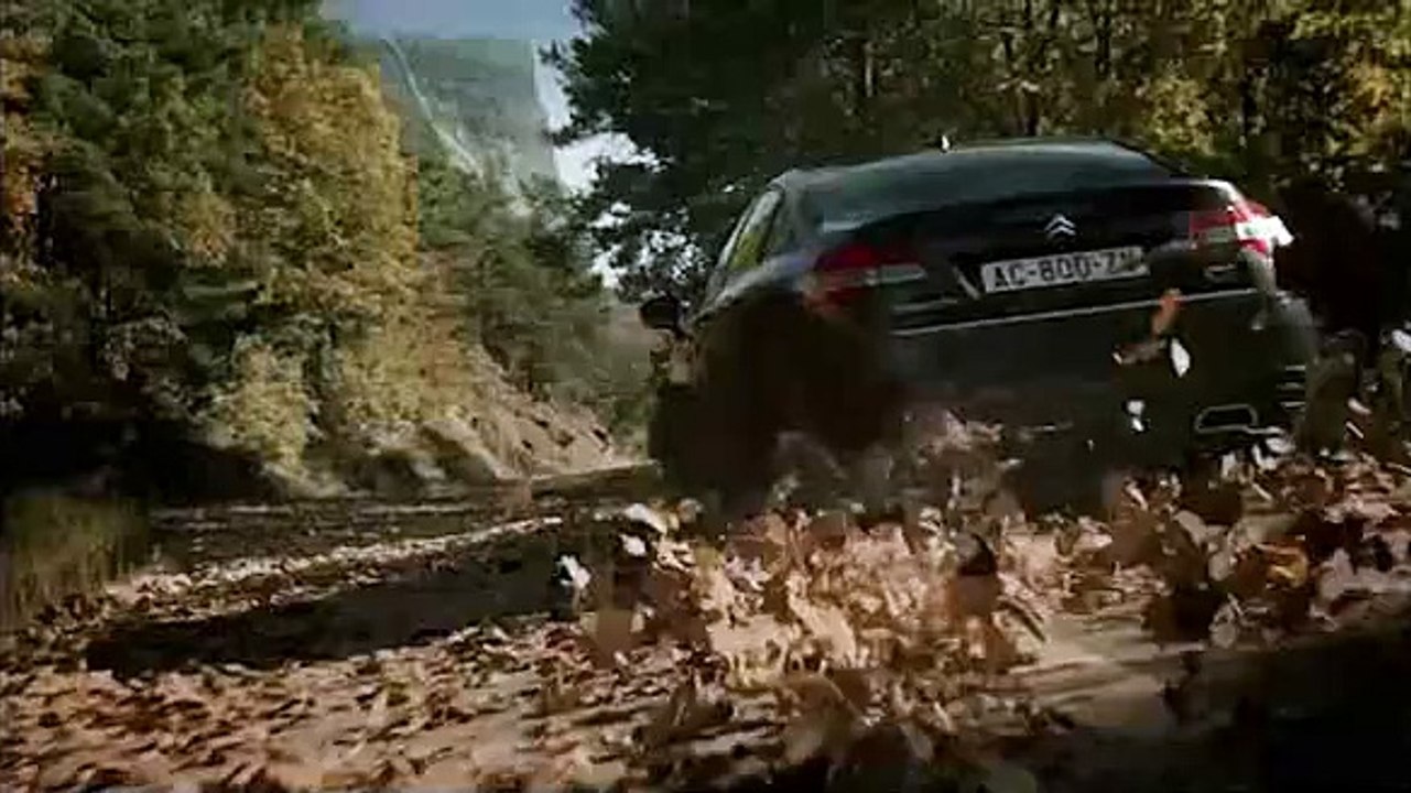 Citroën - voiture Citroën C5 - mars 2011 - "Dominoes"