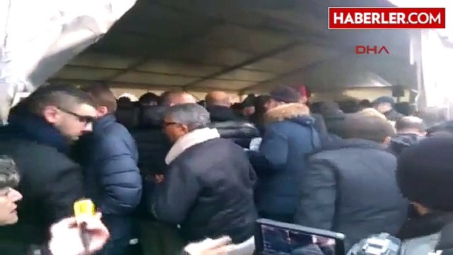 Aktüelcharlie Hebdo Saldırısında Öldürülen Müslüman Polis Memuru İçin Cenaze Töreni