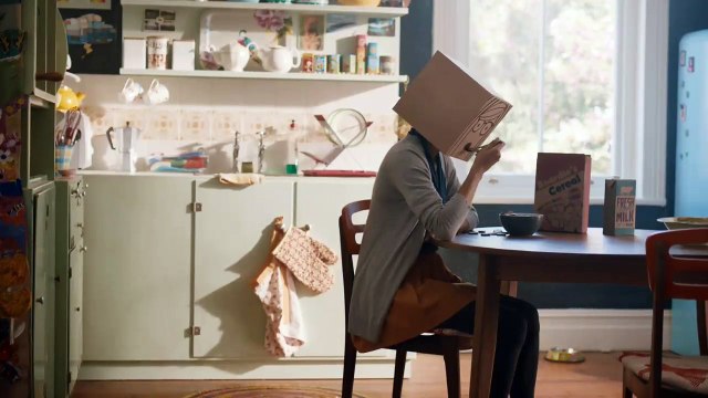 Abbott Mead Vickers BBDO pour Walkers - chips Walkers Sunbites, Cardboard Jane - février 2014