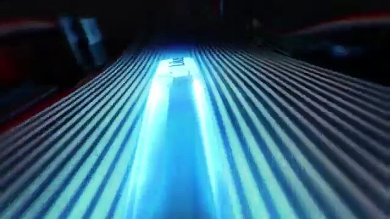 Axa, Care - assurance, ong pour l'accès à l'eau potable, "Like is Life" - février 2012 - Drinking