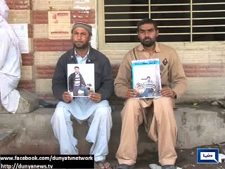 Dunya News - Karachi accident: Families protest against delay in identification of bodies