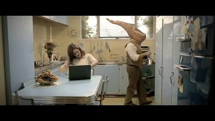 CLM BBDO pour Masterkoo - boutique en ligne d'articles à 1 euro, «A ce prix-là, pas besoin de réfléchir.» - mai 2014 - femme zombie