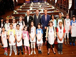 watch MasterChef Junior Season 3 Episode 2 [*Easy as Pie*] online free streaming