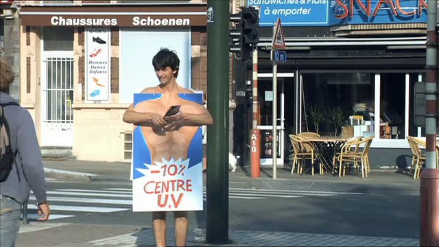 Banque Populaire, BPCE - banque - octobre 2009 - Le Petit Poucet , Avance 1ers salaires, jeunes actifs , le clip