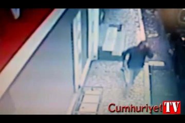 3 polisin kaldığı evi soyup elini kolunu sallayarak çıkıp gitti