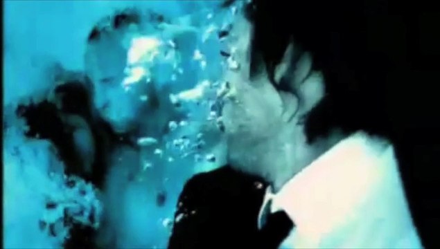 Kookaï - vêtements et accessoires - mars 1997 - La chasse d'eau