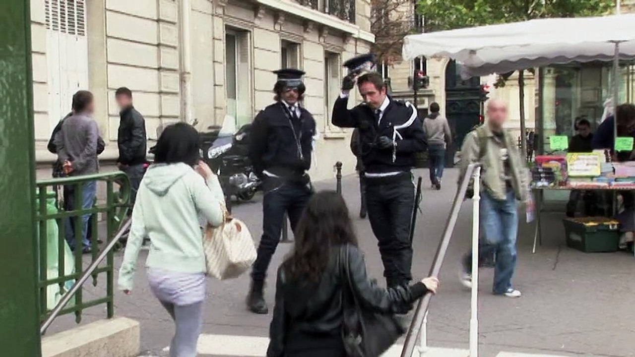 La Redoute - vêtements et accessoires - octobre 2010 - "Police nationale du style", chinoise, engagez-vous