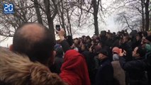 De longs applaudissements à l'enterrement de Ahmed Merabet