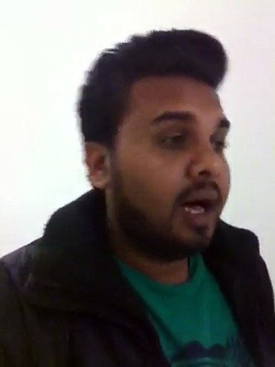 Awesome Pakistani Singer. Check confidence and talent.Must Watch