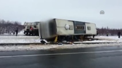 Yolcu Otobüsü Devrildi: 1 Ölü, 20 Yaralı