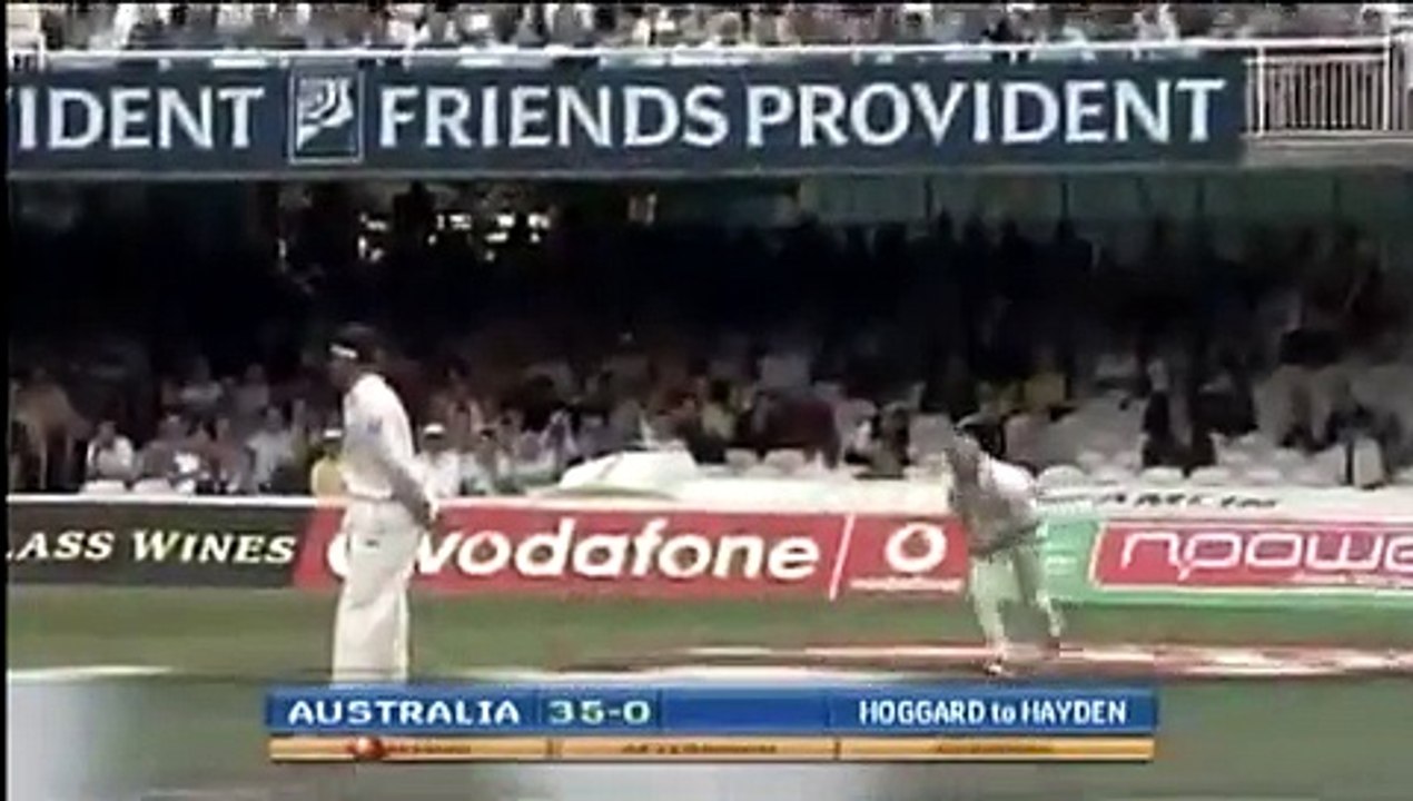 Matthew Hoggard vs Matthew Hayden, Hoggard KNOCKS over Hayden