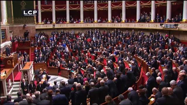 Minute de silence à l'Assemblée Nationale, en hommage aux victimes des attentats (LCP)