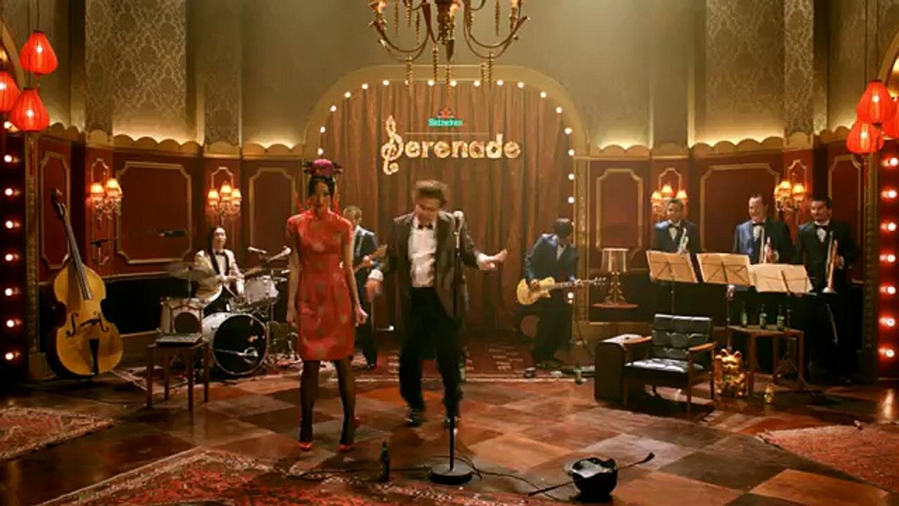 Heineken - bière, "The Serenade, www.facebook.com/heineken" - février 2012