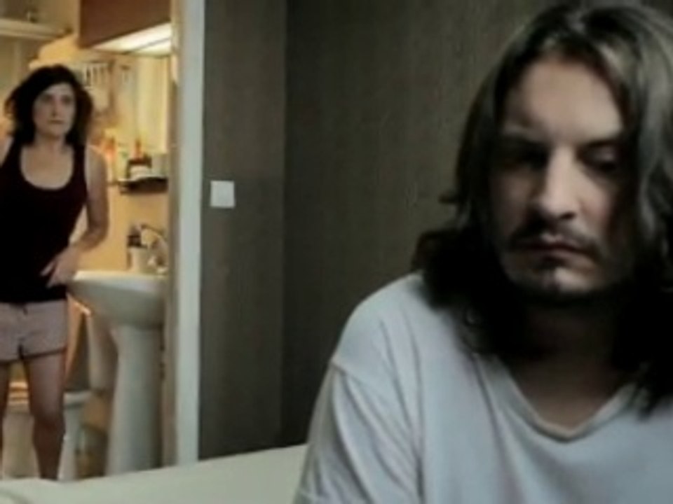 Hotel F1 - hôtels, "Boa" - octobre 2011 - "Elles sont dans votre chambre les toilettes chez vous ?"